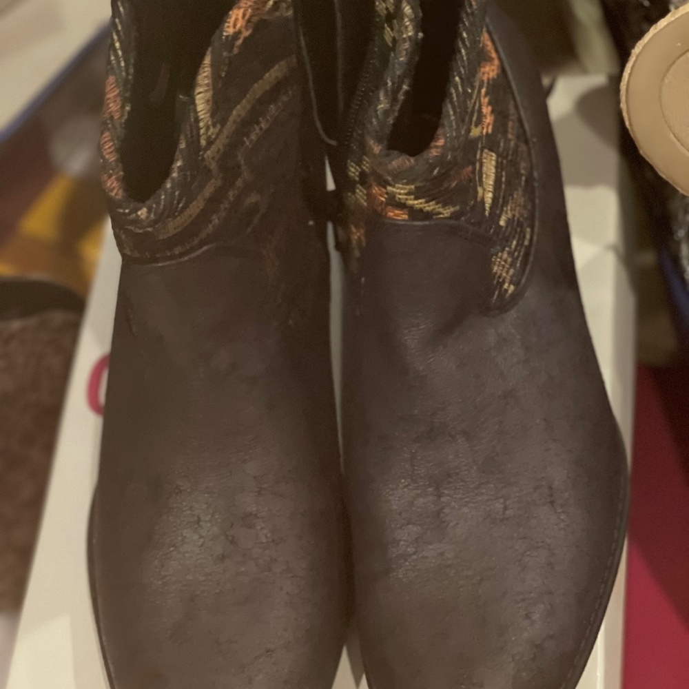 ANKLE BOOT.  BROWN.  SIZE 9